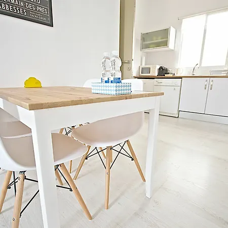 Urban Apartment *